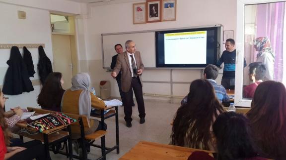 İl Milli eğitim Müdürümüz Nevzat TÜRKKAN Gerze Ş.N.S. Anadolu Lisesi Destekleme ve Yetiştirme Kurslarını  ziyaret etti.