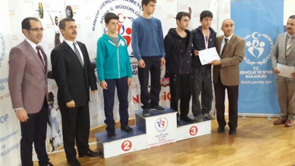 Milli Eğitim Müdürümüz ve İl Spor Müdürümüz okul Sporları güreş müsabakaları ödül törenine katıldı. 