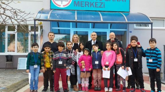 İl Milli Eğitim Müdürümüz Nevzat TÜRKKAN, Bilim ve Sanat Merkezini Cumartesi günü ziyaret ederek drama etkinliğine katıldı. Öğretmen ve öğrencilere başarılar diledi.