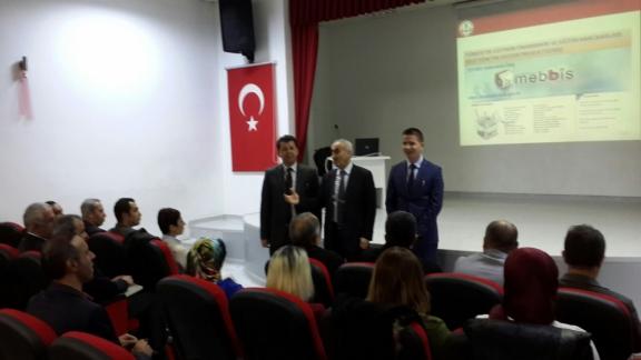 Il Milli Eğitim Müdürümüz Nevzat TÜRKKAN, Okul Müdürleri ile değerler eğitimi kapsamında Üniversite ile işbirliğiyle yürütülen  Bir Kitapta Sen Anlat Projesi ile ilgili toplantı yaptı.