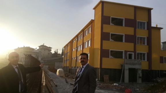 İl Milli Eğitim Müdürümüz Nevzat TÜRKKAN, Cumartesi Günü Boyabat Uygur Özay İlköğretim Okulu inşaatını ziyaret etti. İncelemelerde bulundu.