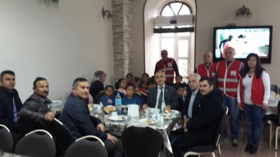 İl Milli Eğitim Müdürümüz Nevzat TÜRKKAN, Kızılay Yönetim Kurulunun Öğretmen evindeki Kahvaltı buluşmasina katıldı.