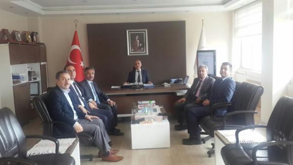İl Milli Eğitim Müdürümüz Nevzat TÜRKKAN ´ı, Özel İdare Genel Sekreter Yardımcısı Abdullah Eravcı ziyaret etti.