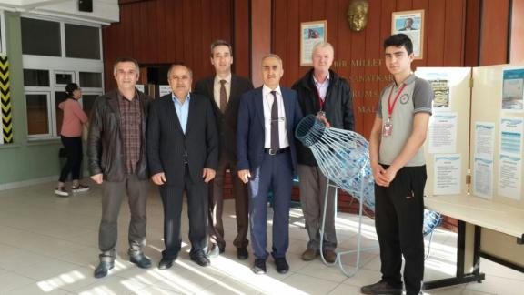 İl Milli Eğitim Müdürümüz Nevzat TÜRKKAN, Seydi Ali Reis Mesleki ve Teknik Anadolu Lisesinde Tübitak 4006 Bilim Fuarına katıldı. Emeği geçen öğretmen ve öğrencilere teşekkür etti