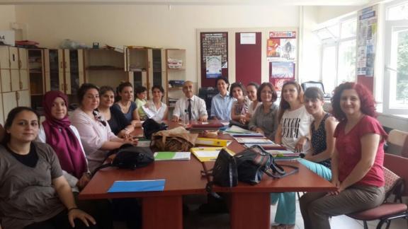 İl Milli Eğitim Müdürü Nevzat Türkkan, Mehmet Akif Ersoy Ortaokulu öğretmenlerimizin mesleki çalışmalarına katıldı. Öğretmenlerin istekleri dinlendi