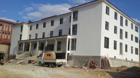 Boyabat Abdurrahman GÜNEŞ Ortaokulu ve 100 kişilik pansiyon inşaatı  hızla devam ediyor.