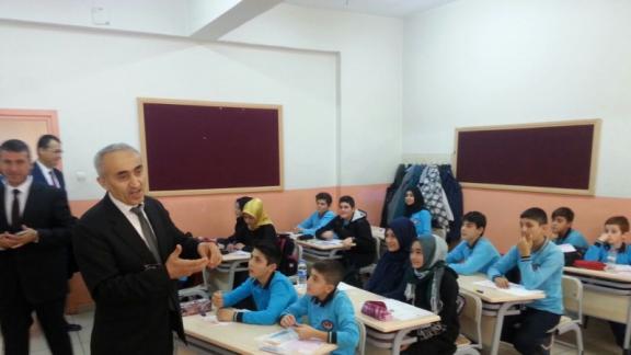 İl Milli Eğitim Müdürümüz Ortak Sınavlar öncesi İmam Hatip Ortaokulunu ziyaret etti.