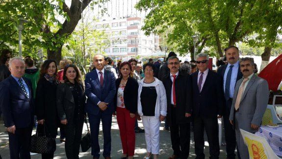 İl Milli Eğitim Müdürümüz Nevzat TÜRKKAN Sarı Saltuk Anadolu Lisesi´nin Düzenlemiş Olduğu Kermese Katıldı