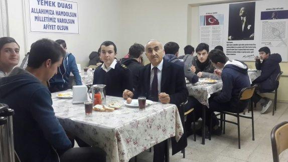 Milli Eğitim Müdürümüz Nevzat TÜRKKAN Pansiyonda Kalan Öğrencilerimizle Sabah Kahvaltısını Birlikte Yaptı