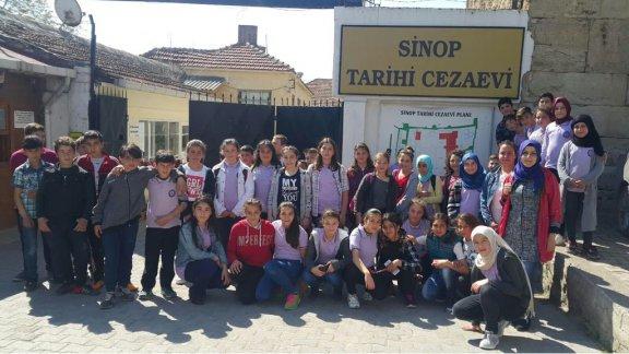 Toki Şehit Fatih Erer Ortaokulu ´Sinop Tarihini Öğreniyor´ Projesi Kapsamında Derslerini Tarihi Mekanlarda İşledi