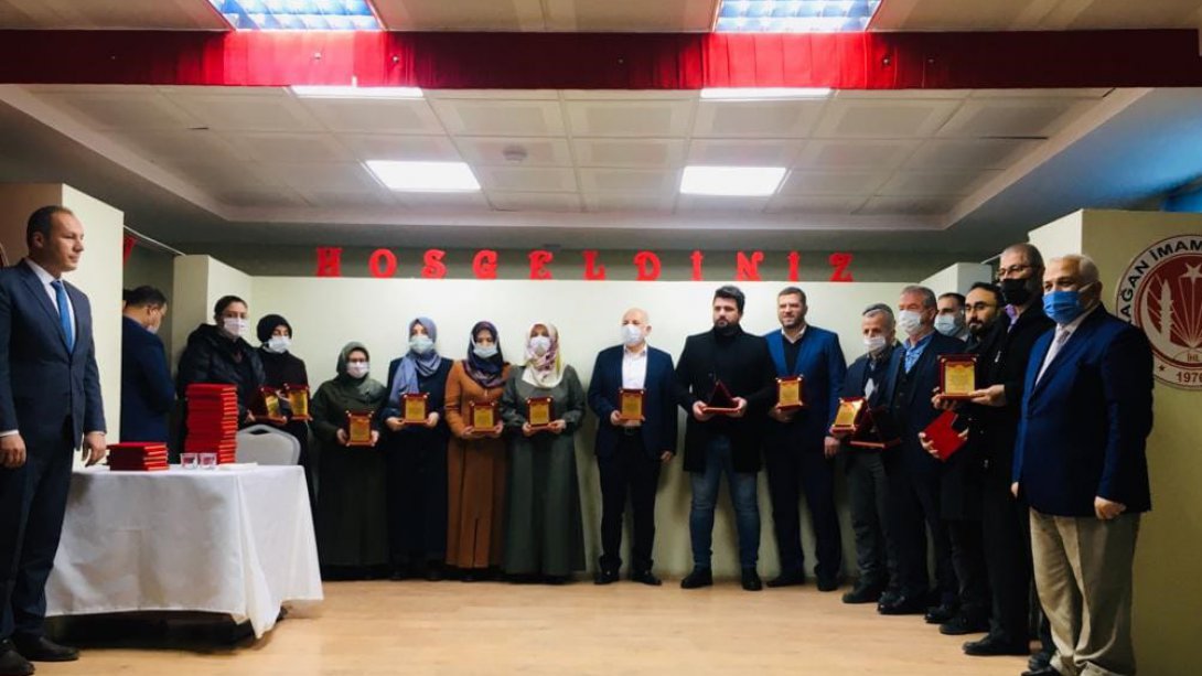 Sinop Geneli İmam Hatip Ortaokulu ve Anadolu İmam Hatip Liseleri arası Genç Nida Kur'an-ı Kerim'i Güzel Okuma ve Genç Muhafızlar Hafızlık Yarışmaları düzenlendi.