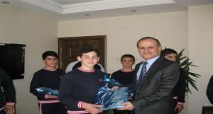TOKİ Şehit Fatih Erer Ortaokulu Güreşçileri İl Mill Eğitim Müdürünü Ziyaret Etti.