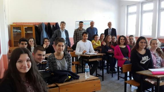 Cumartesi Günü İl Milli Eğitim Müdürümüz Nevzat TÜRKKAN Sinop Anadolu Lisesi Destekleyici ve Yetiştirme Kurslarını (DYK) ziyaret etti. Kurslara katılan öğretmen ve öğrencilere teşekkür etti. Öğrencilerimize motivasyon eğitimi yaptı