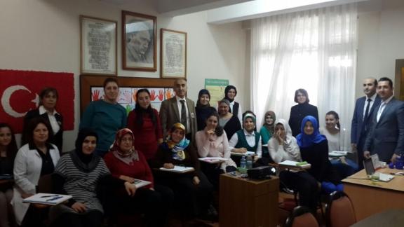 İl Milli Eğitim Müdürümüz Nevzat TÜRKKAN ve Şube Müdürü Perihan ÖZPINAR, Halk Eğitim Müdürlüğünü ziyaret ettiler. Kursa katılan öğrenci ve öğretmenlere teşekkür edildi.