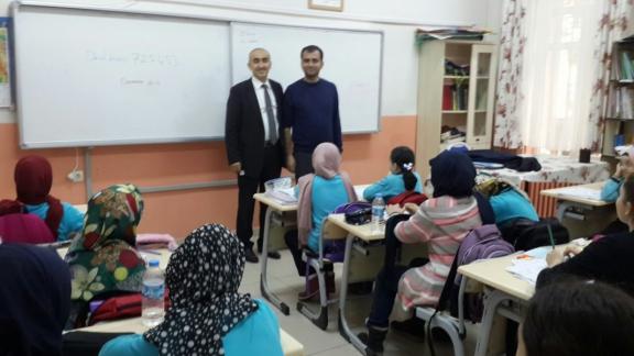 İl Milli Eğitim Müdürümüz Nevzat TÜRKKAN Seyit Bilal İmam Hatip Ortaokulunu ziyaret etti.  Öğretmen ve öğrencilerimize motivasyon çalışması yapıldı. 