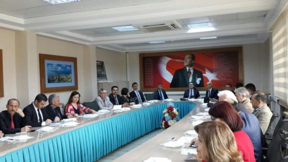 Vali Yardımcımız Mehmet Yüzer ve İl Milli Eğitim Müdürümüz Nevzat TÜRKKAN İl Hayat Boyu Değerlendirme toplantısı yaptı.