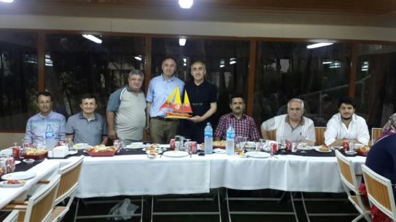 İl Milli Eğitim Müdürlüğümüz idarecileri,  Ahmet ÖZDEMİR´e veda yemeğinde bir araya geldiler.