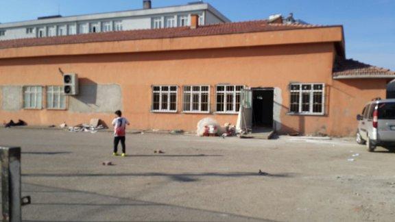 Şehit Halil Özdoğru Ortaokulu E-Sınav Merkezi Onarım Çalışmaları Devam Ediyor