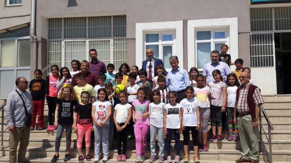 Sinop İl Milli Eğitim Müdürlüğü Yöneticileri Halk Eğitim Merkezi Bünyesinde Açılan Atatürk İlkokulundaki Sergiye Katıldılar