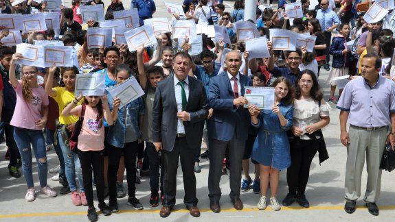 İl Milli Eğitim Müdürümüz Nevzat TÜRKKAN, Mehmet Akif Ersoy Ortaokulu´nda Düzenlenen Karne Törenine Katıldı