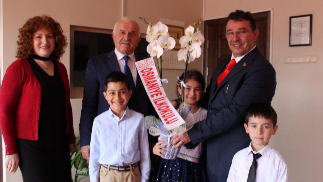 Millî Eğitim Müdürümüz Ercan Yıldız, 23 Nisan Ulusal Egemenlik ve Çocuk Bayramı dolayısıyla İl Milli Eğitim Müdürlüğü koltuğunu Osmaniye İlkokulu 3. Sınıf öğrencisi Zeren Göksuya devretti.