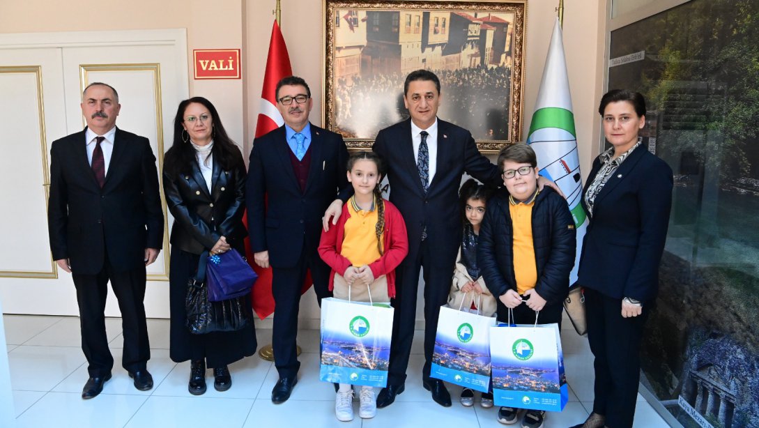 Atatürk İlkokulu Öğrencilerinden Valimiz Sayın Erol Karaömeroğlu'na Ziyaret
